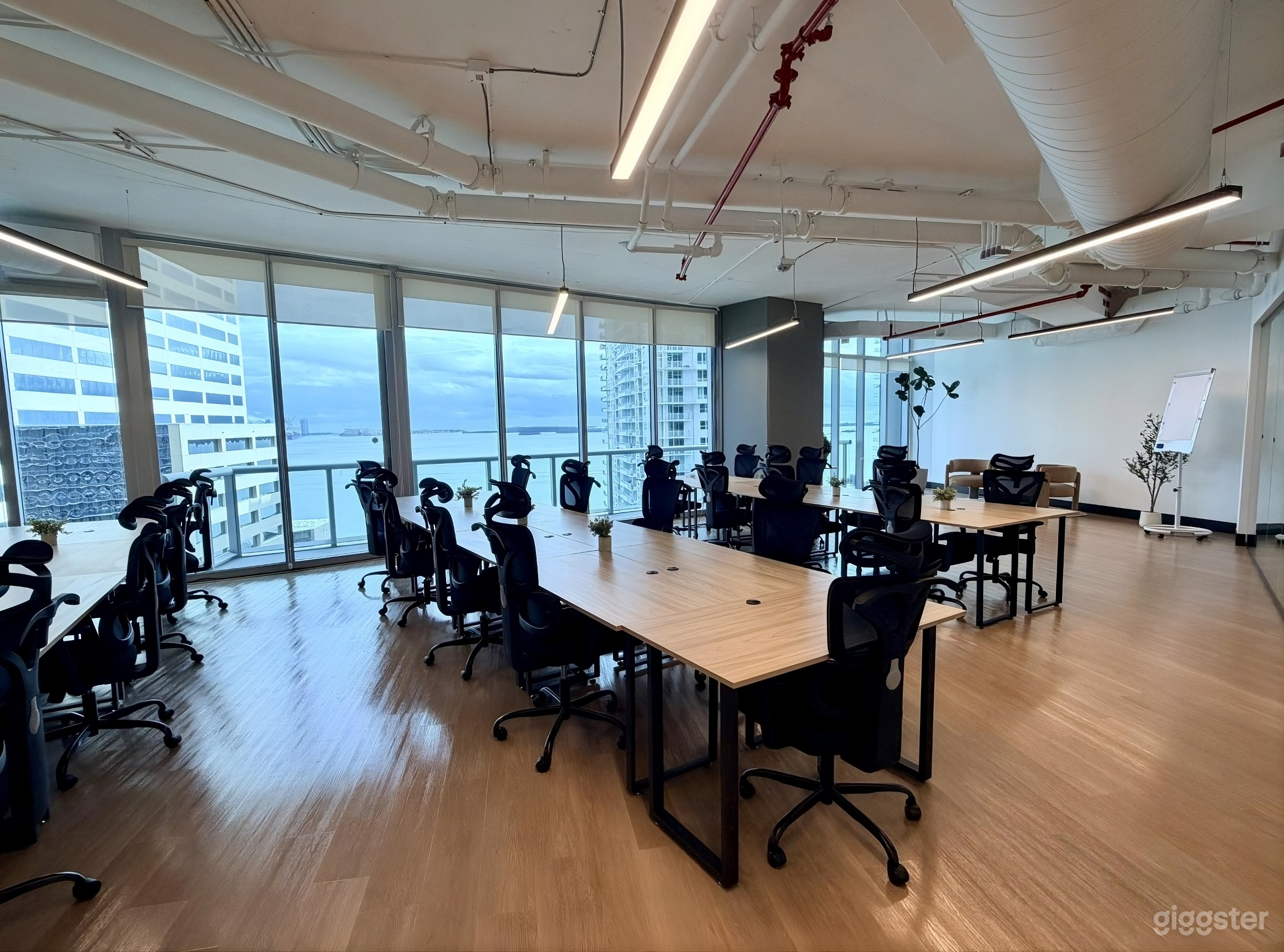 Private Office and Meeting Space for Teams up to 39 Photo 1