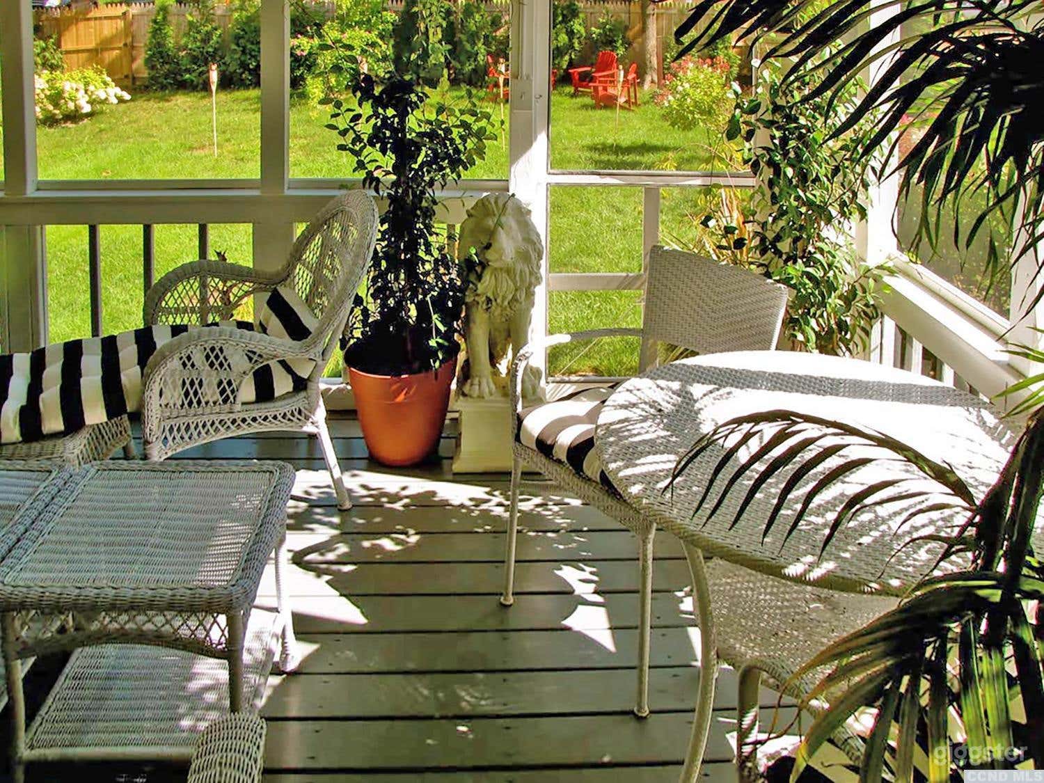 Chic Townhouse in the Heart of Downtown Hudson Photo 4