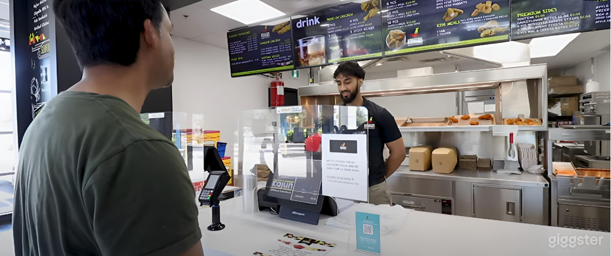 Intimate Dining Space Photo 4