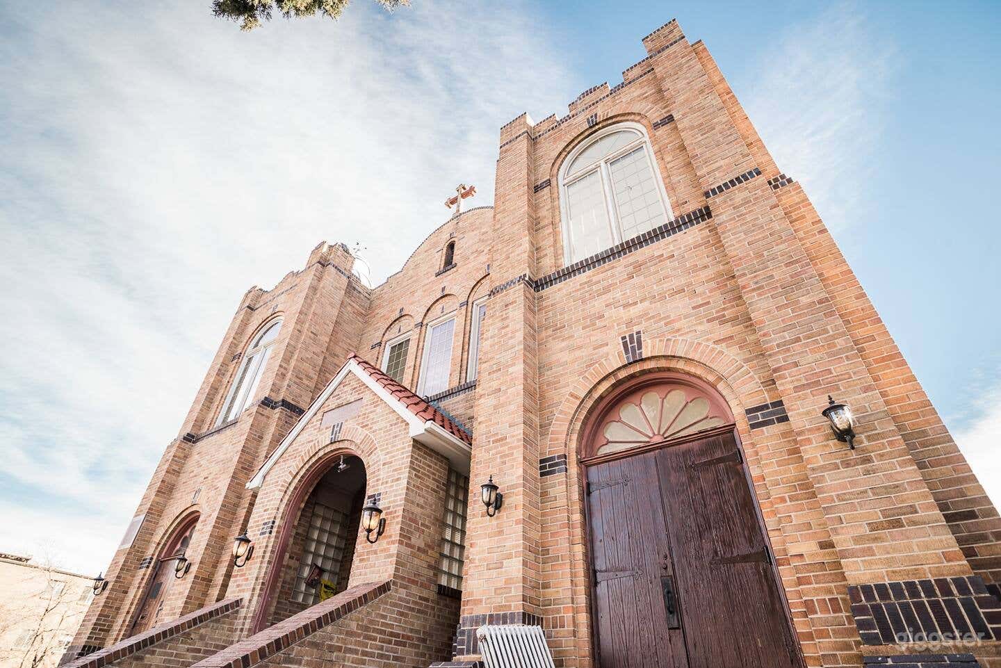 Divine Dwelling: Modern Sanctuary in Denver Photo 1