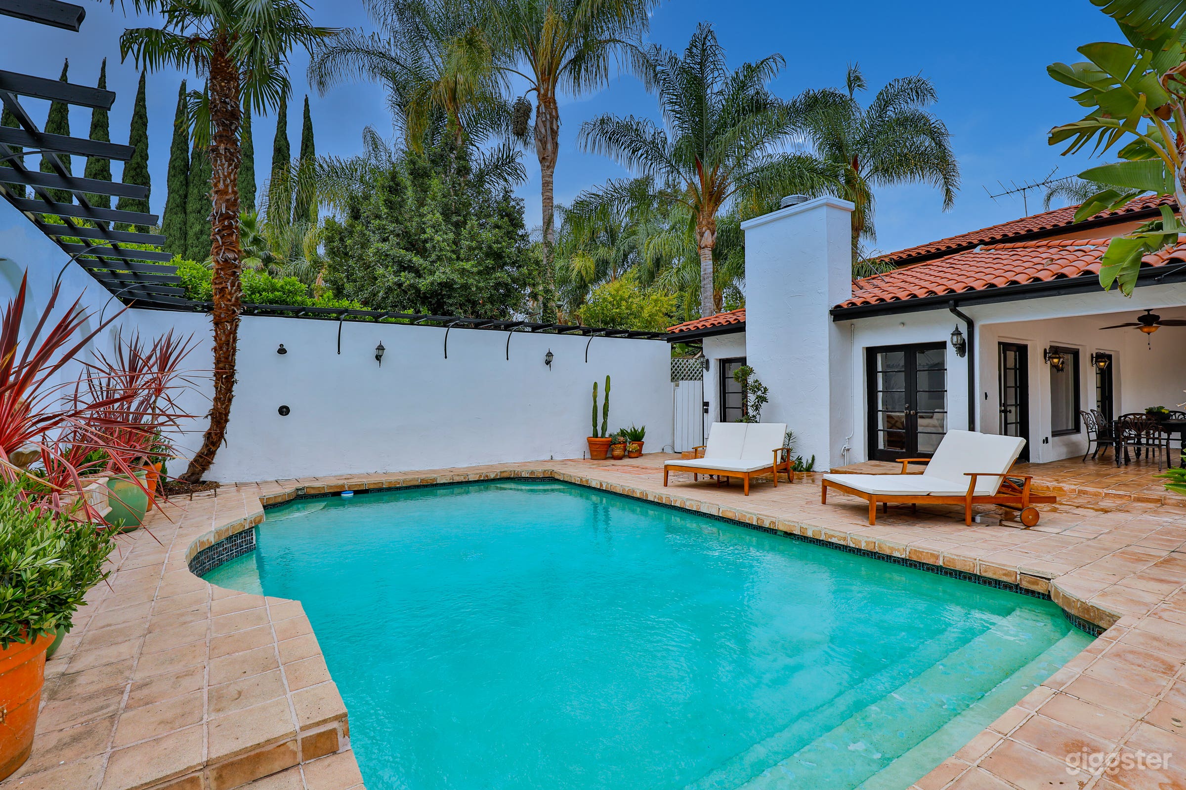 40-Love Resort-Estate: Pool and Tennis Court Photo 4