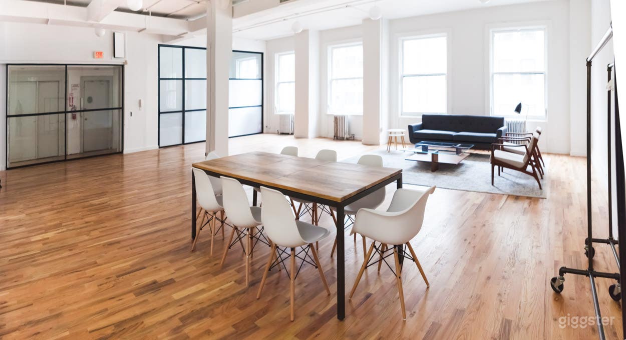 Minimalist Living &amp; Dining Area Photo 2