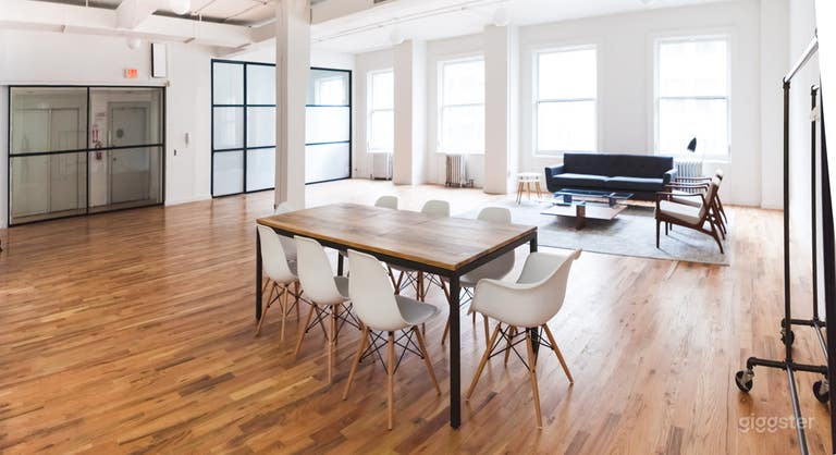  Minimalist Living & Dining Area 