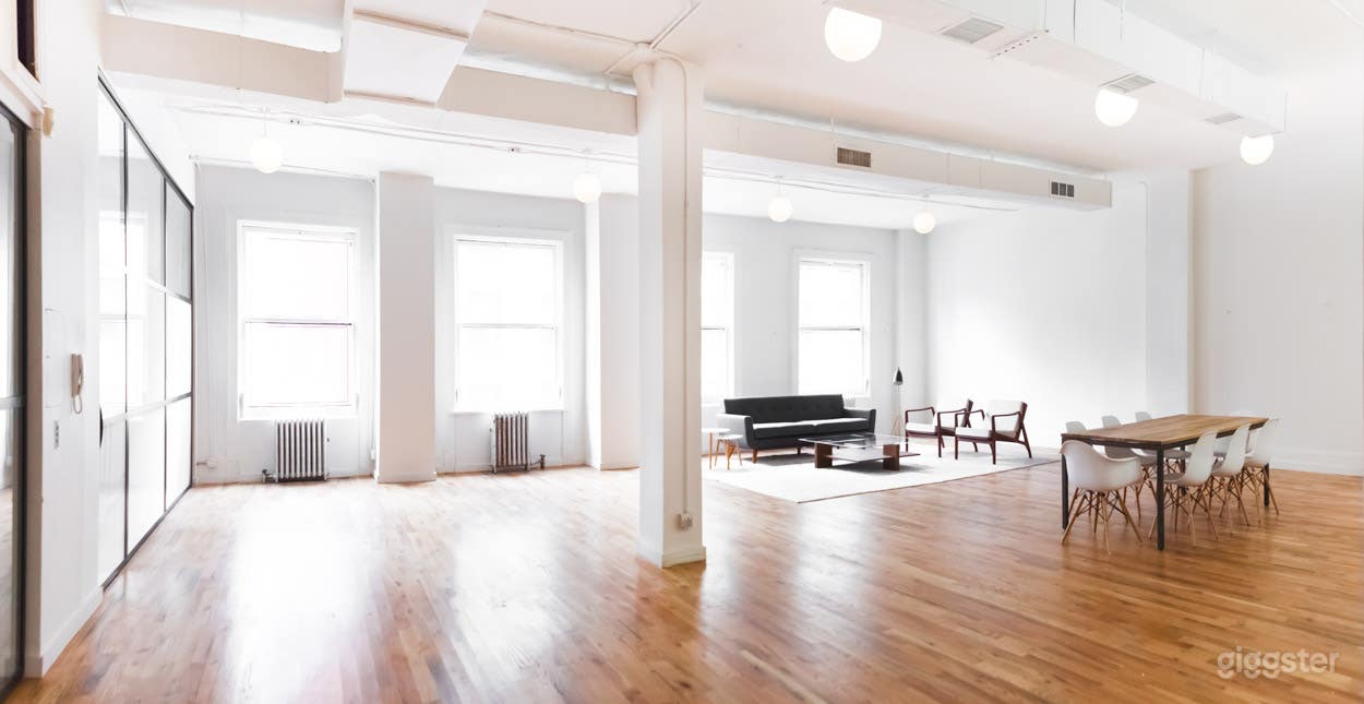 Minimalist Living &amp; Dining Area Photo 3