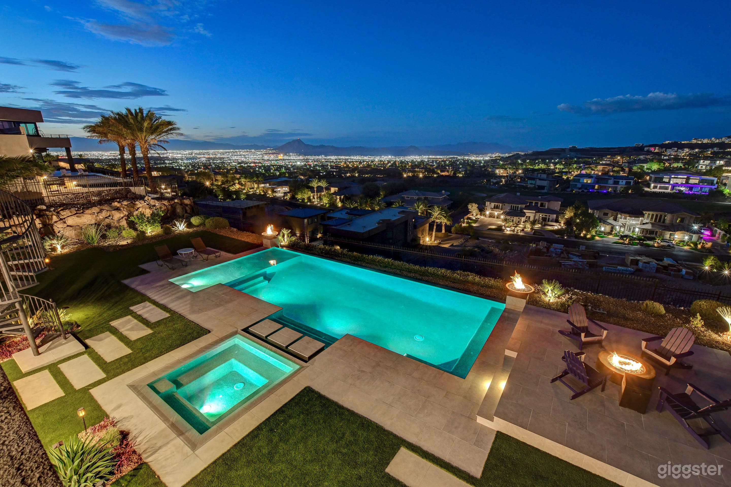 Luxury Mcdonald Highland Modern Home with a Designer Pool Photo 1