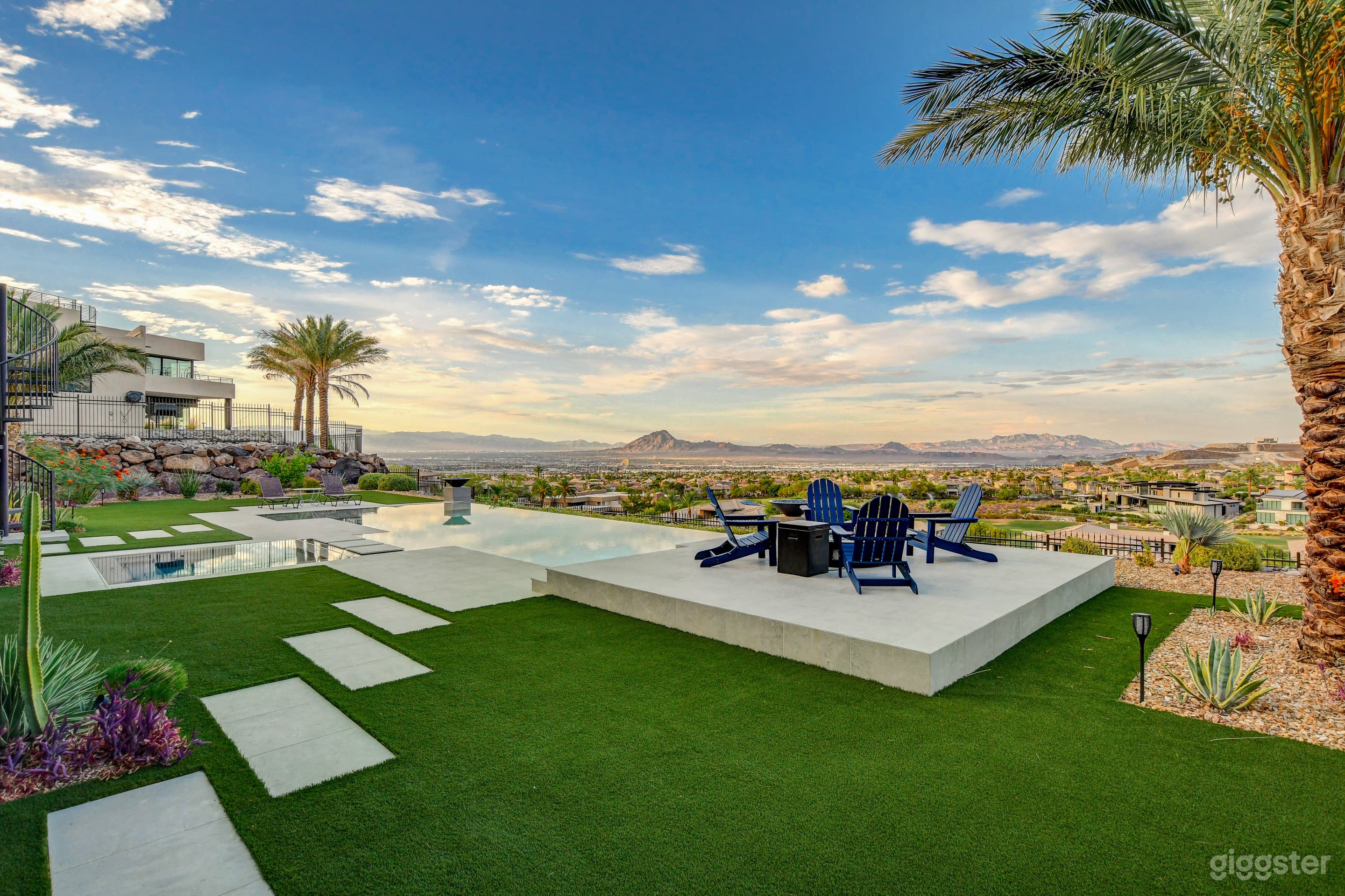 Modern Las Vegas View Estate with Infinity Pool Photo 4