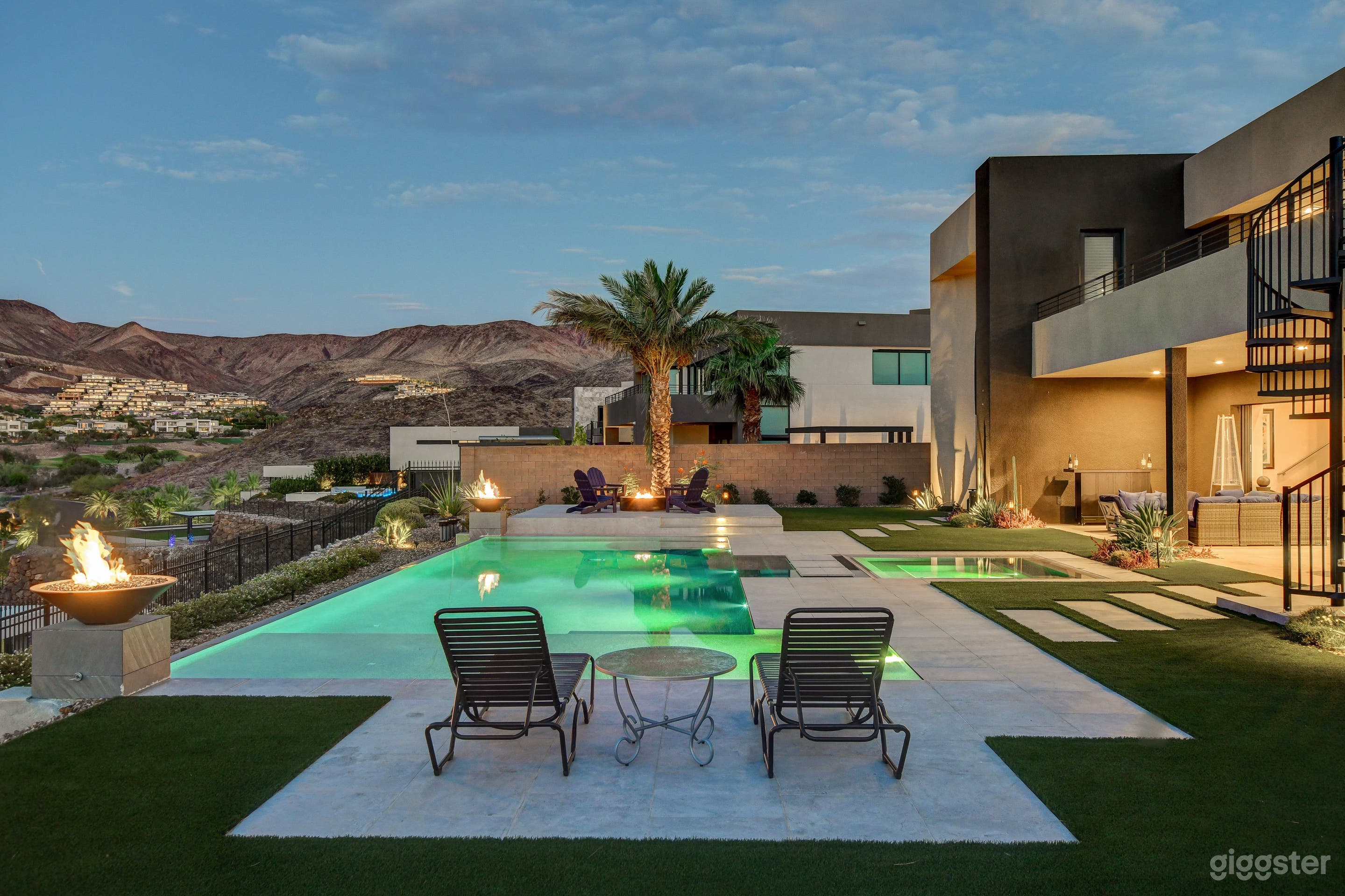 Luxury Mcdonald Highland Modern Home with a Designer Pool Photo 3