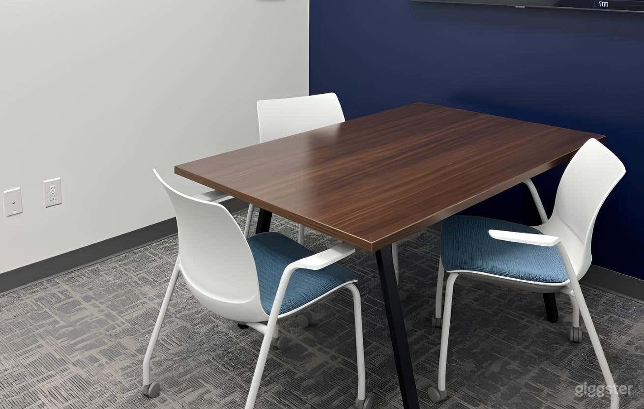 The Woods Huddle Room Photo 2