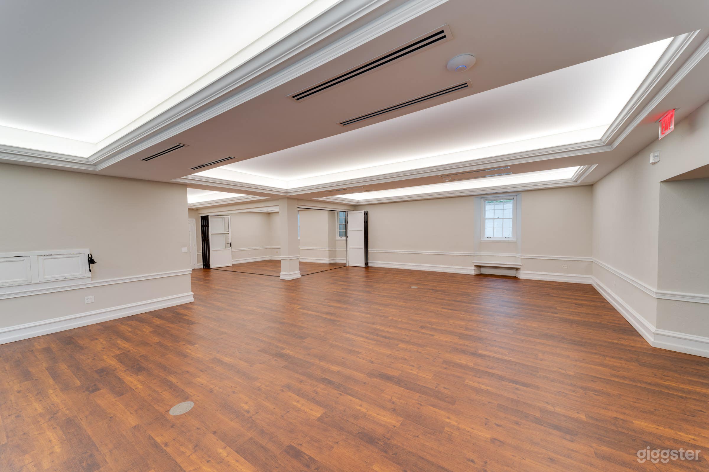 Reception and Large Gathering Space Photo 2