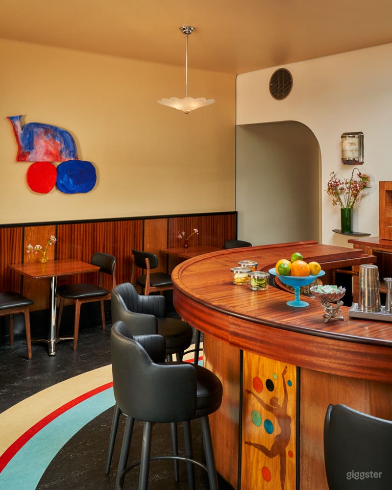  Art Deco Bar, Dining Room w/ Balcony & Kitchen 