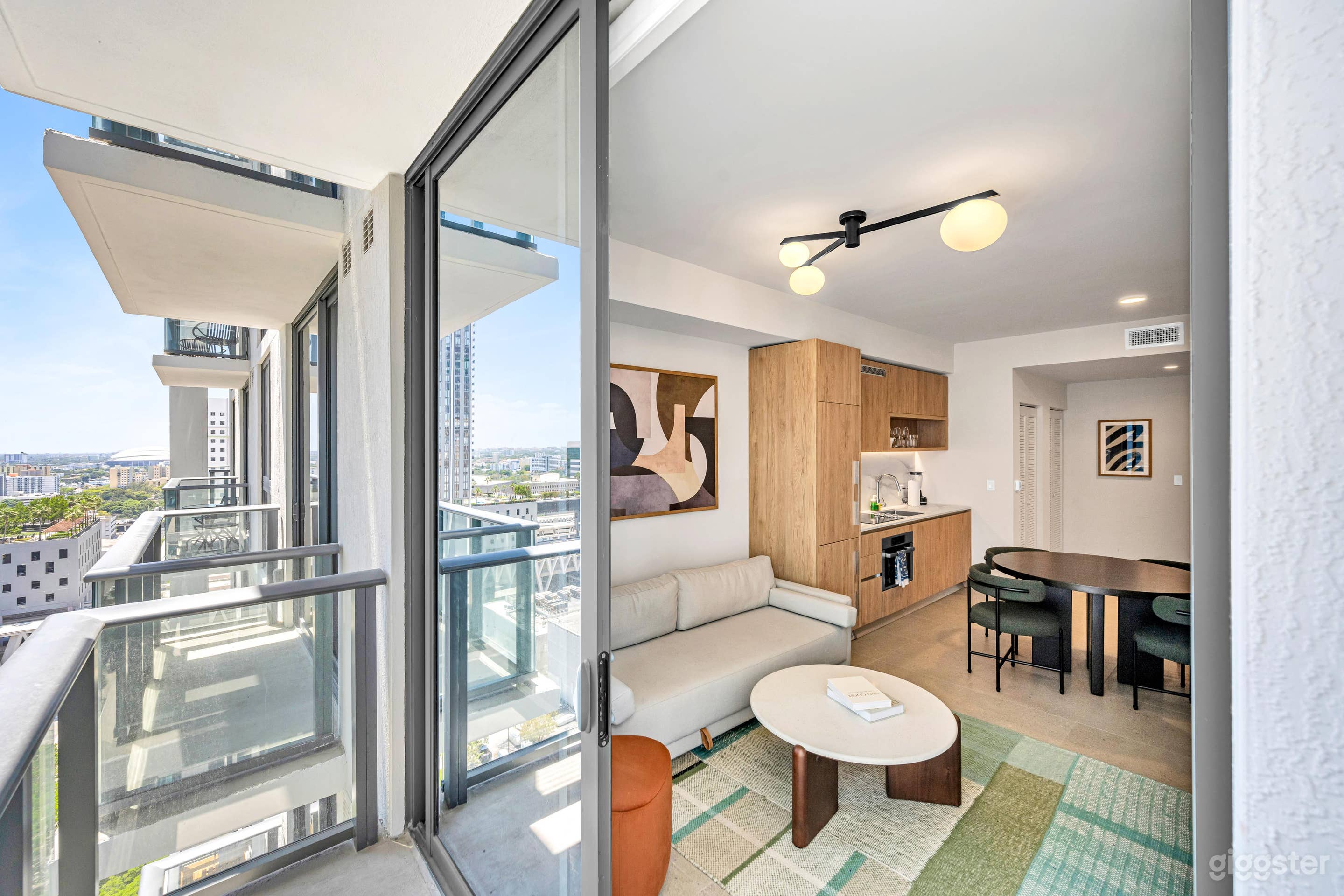 Stylish High-rise Condo Photo 3