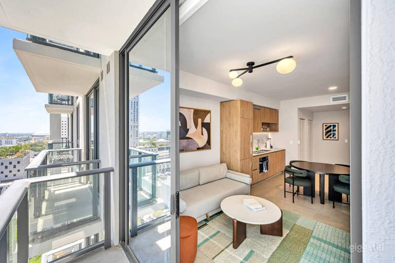  Condominio elegante en rascacielos 