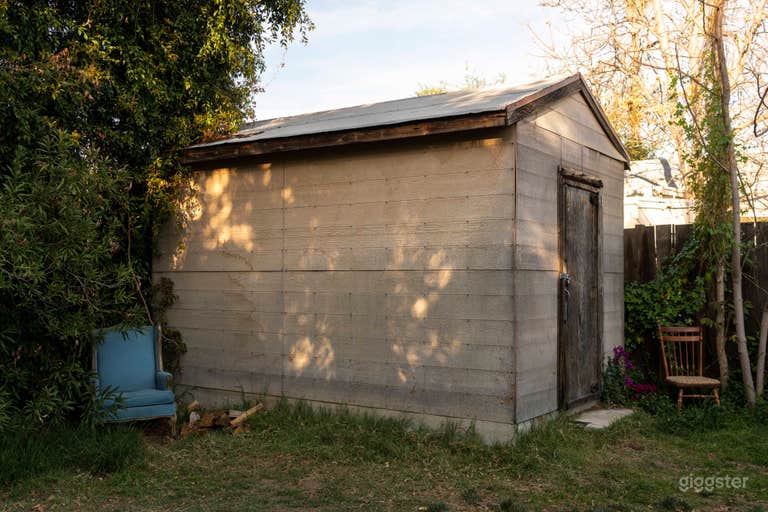  Creative Outdoor Natural Light Studio in Pasadena 