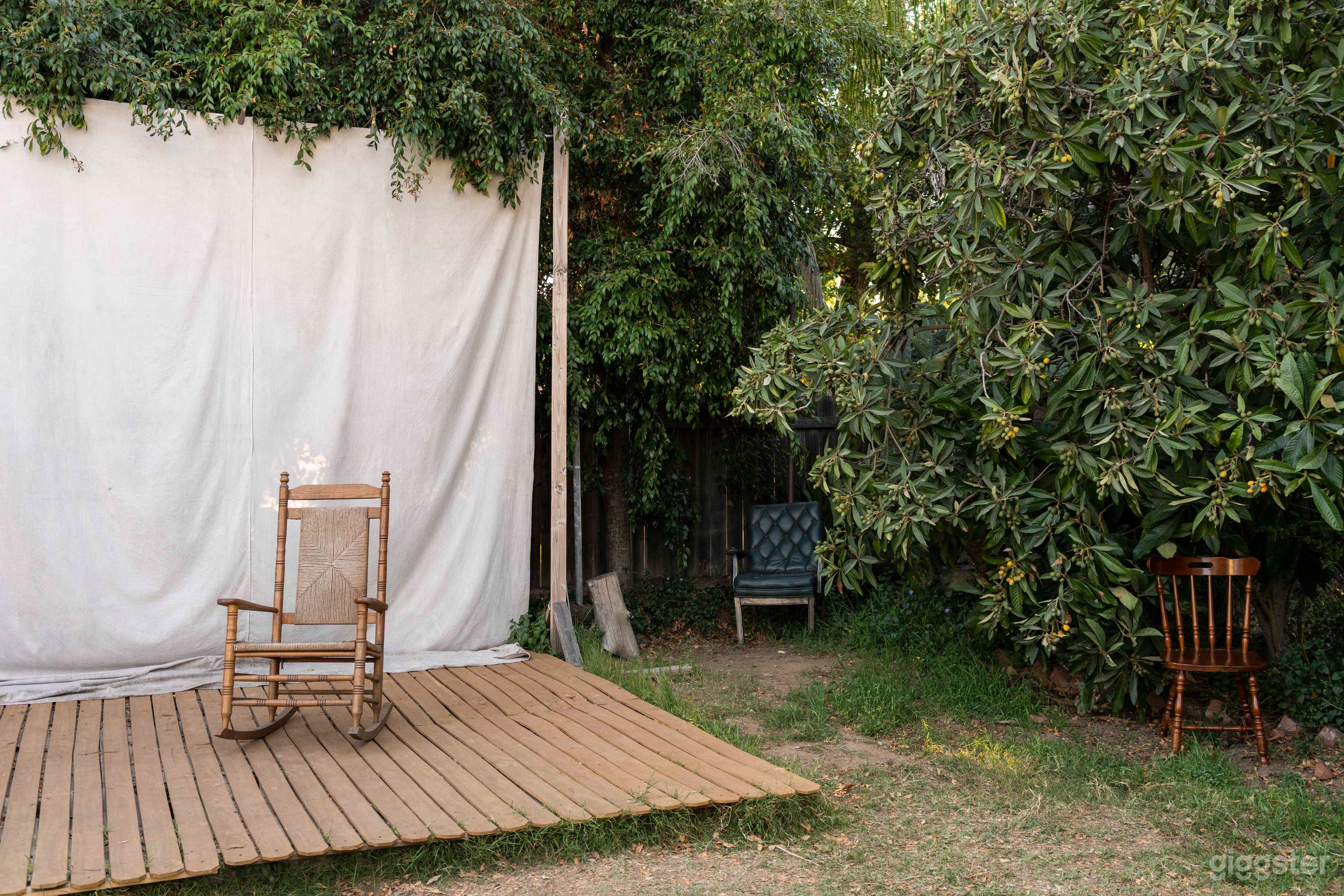 Creative Outdoor Natural Light Studio in Pasadena Photo 1