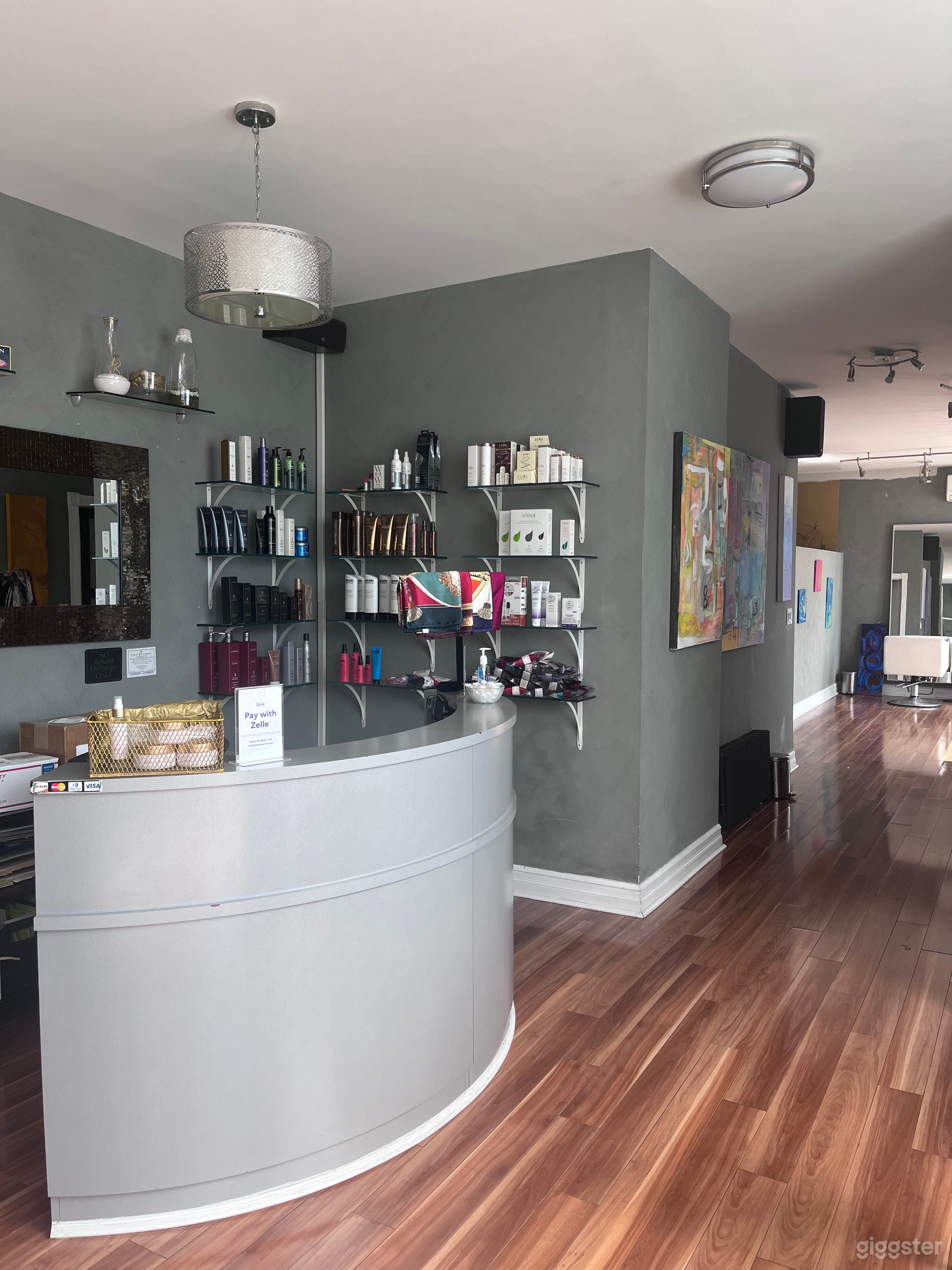 Bright &amp; Chic Salon Space in BedStuy Photo 3