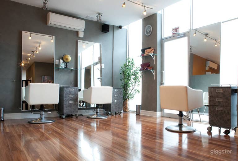  Bright & Chic Salon Space in BedStuy 