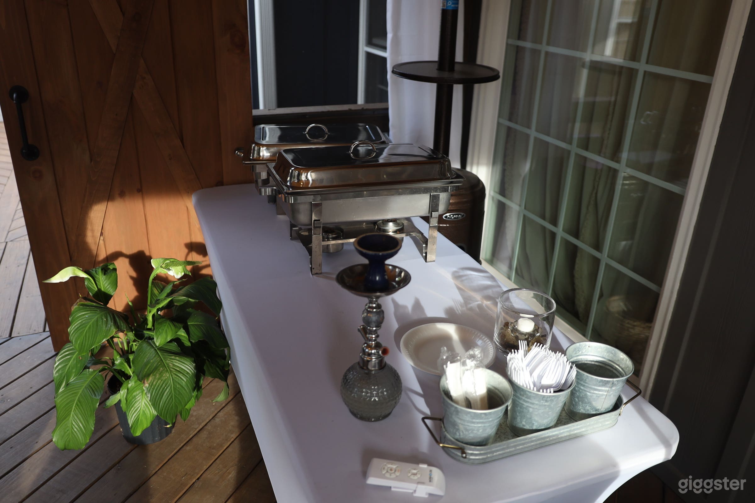 Small Gatherings ATL excellent backdrop for shoots Photo 2