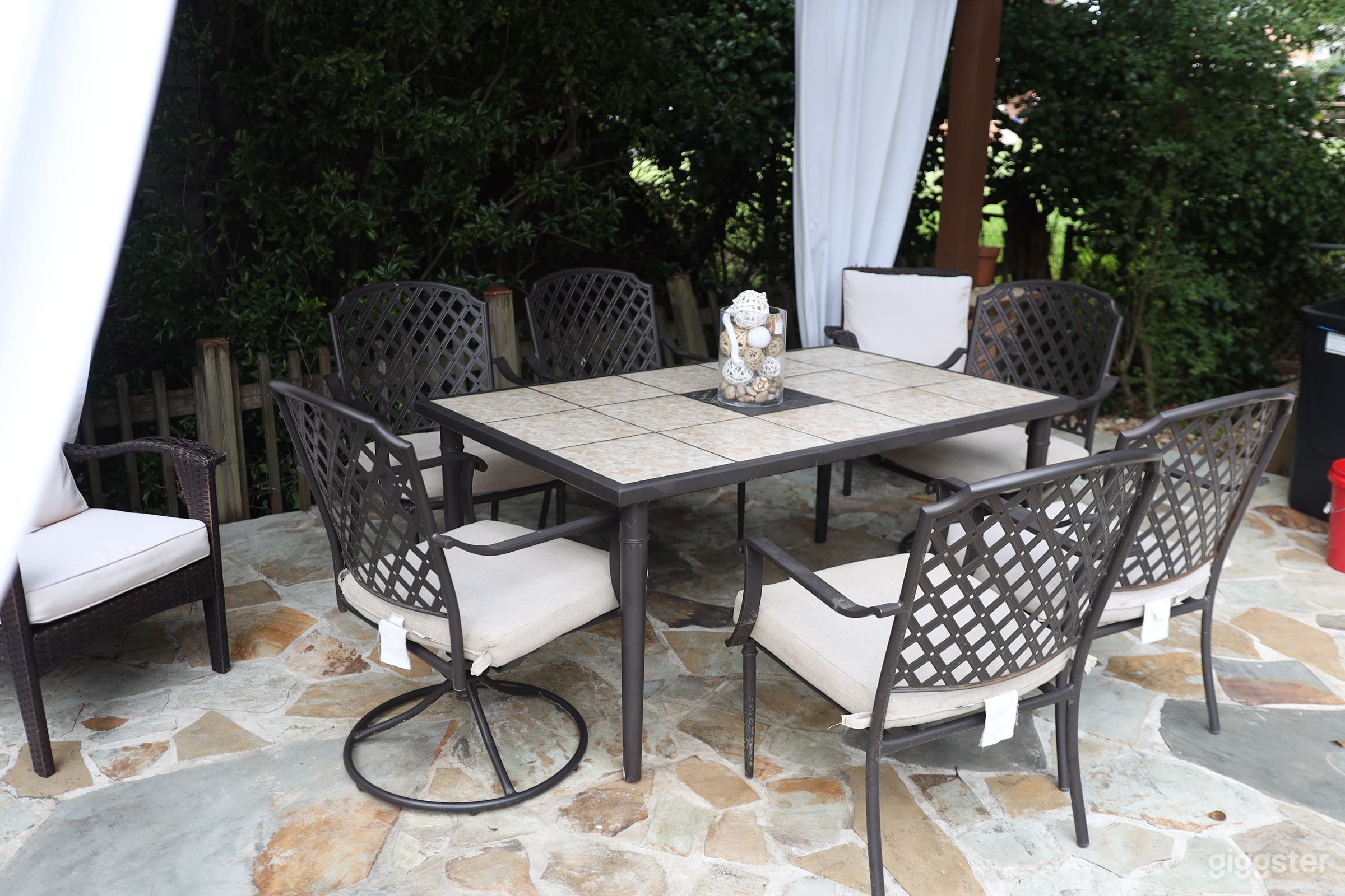 Small Gatherings ATL excellent backdrop for shoots Photo 4