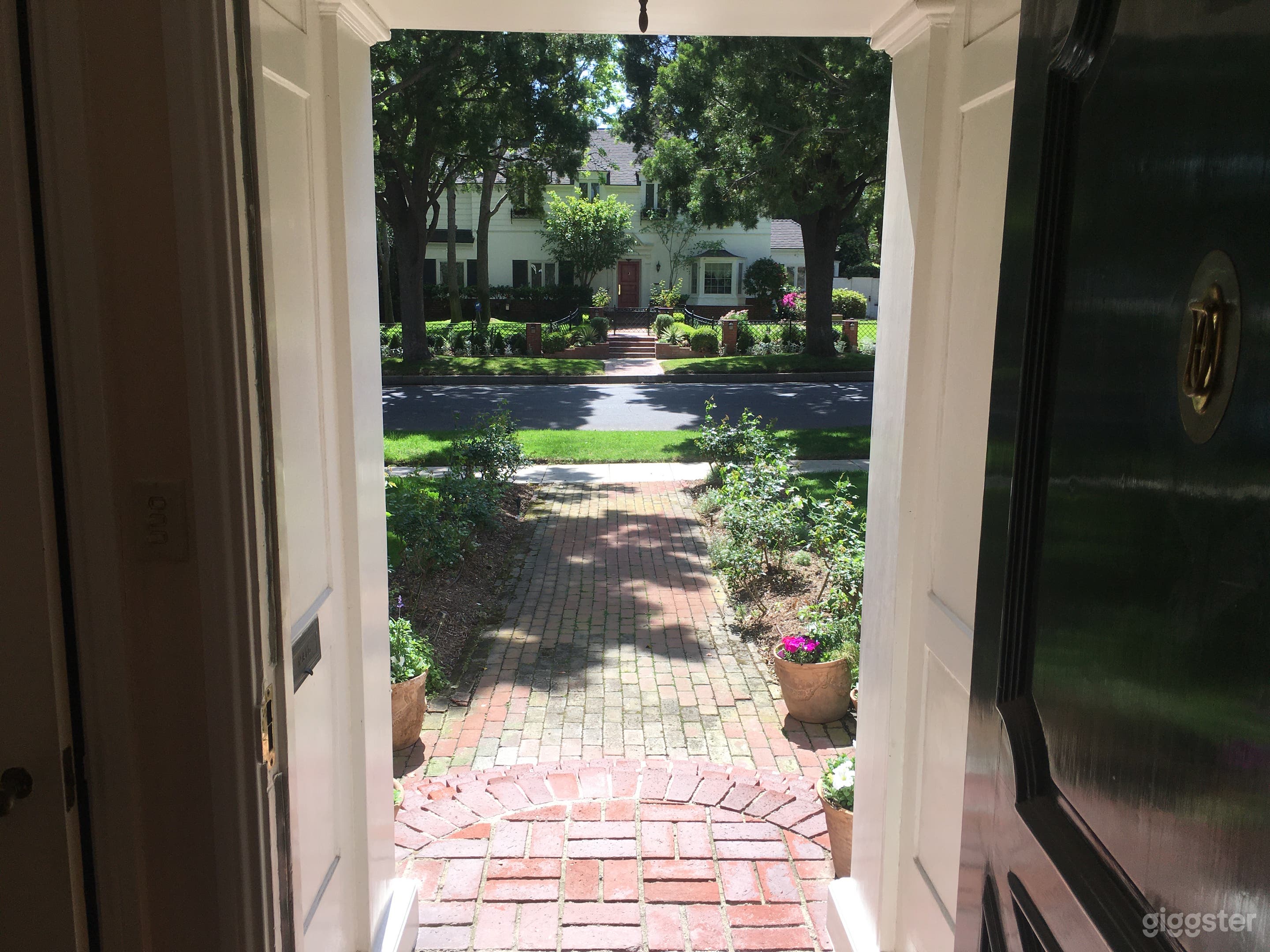 Traditional Beverly Hills 90210 home. Photo 3