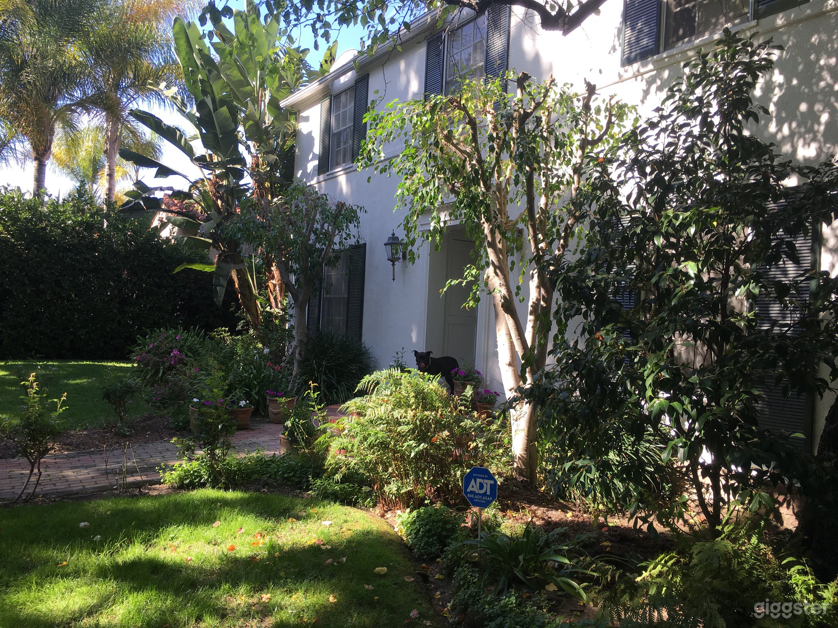 Traditional Beverly Hills 90210 home. Photo 2