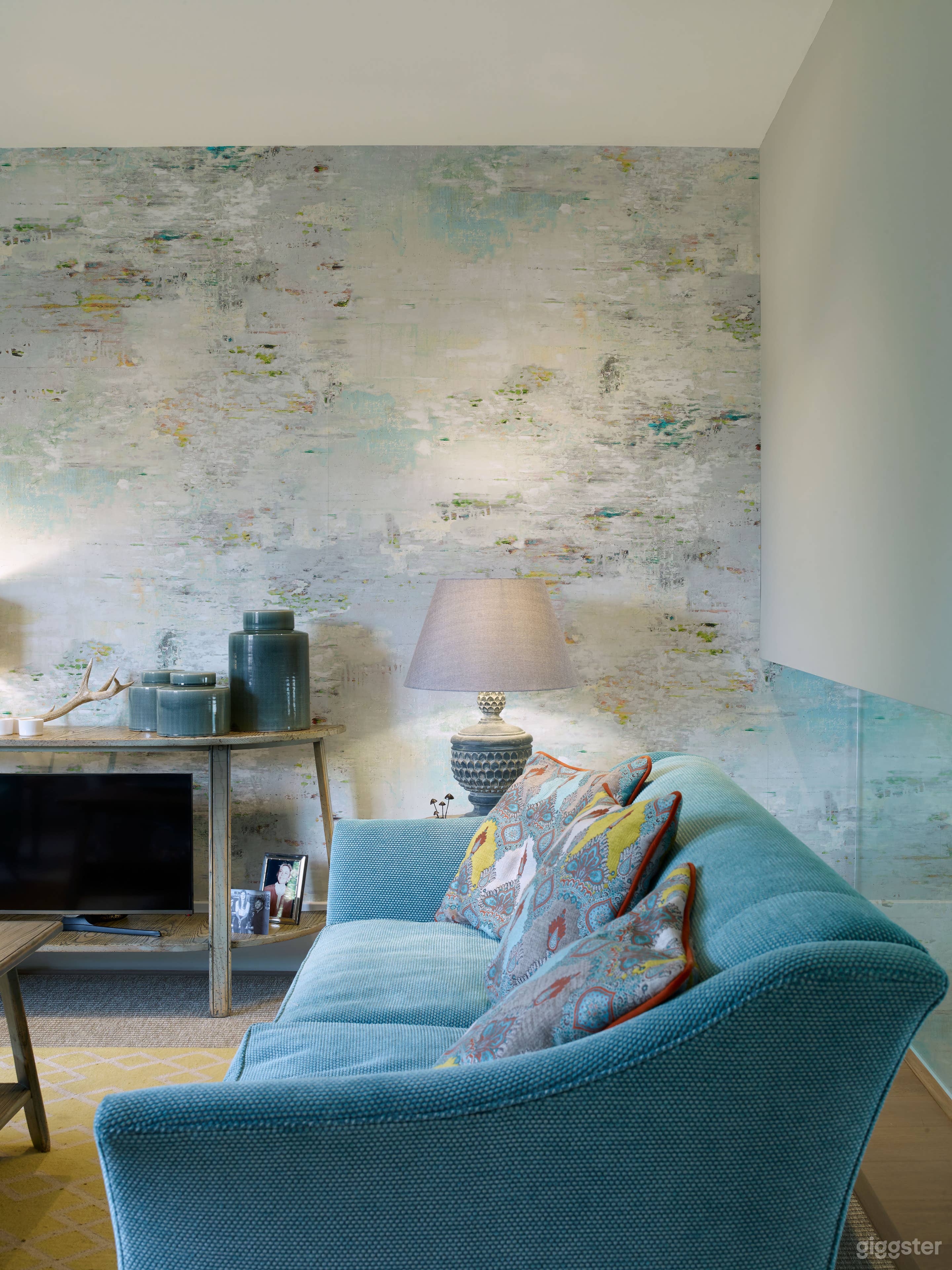 Quirky Textured Clapham Townhouse Photo 2