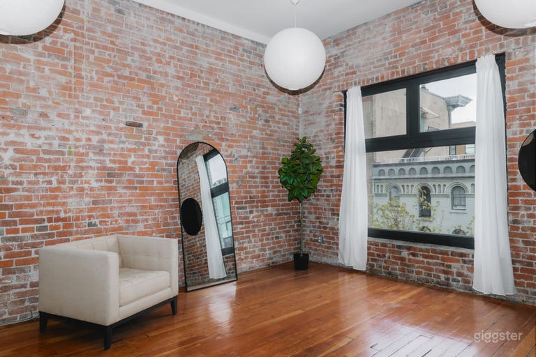  Open Concept Loft for Celebrations & Content 