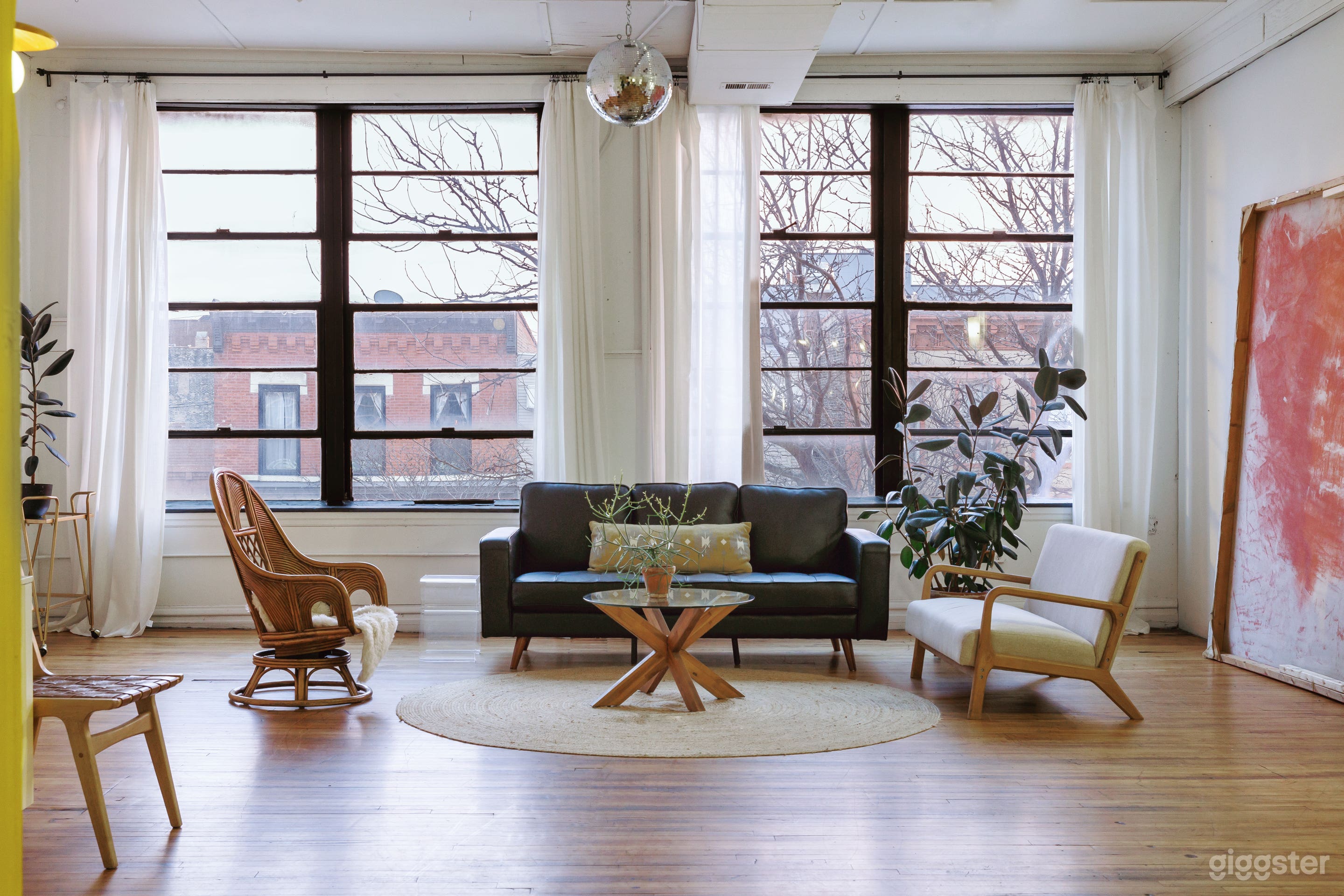 Hip, Creative, Stylish Loft Space Photo 1