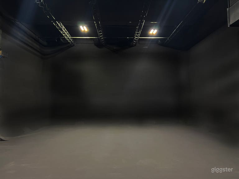  Studio 6 3 wall black cyc / black box 
Studio Space Atlanta  
