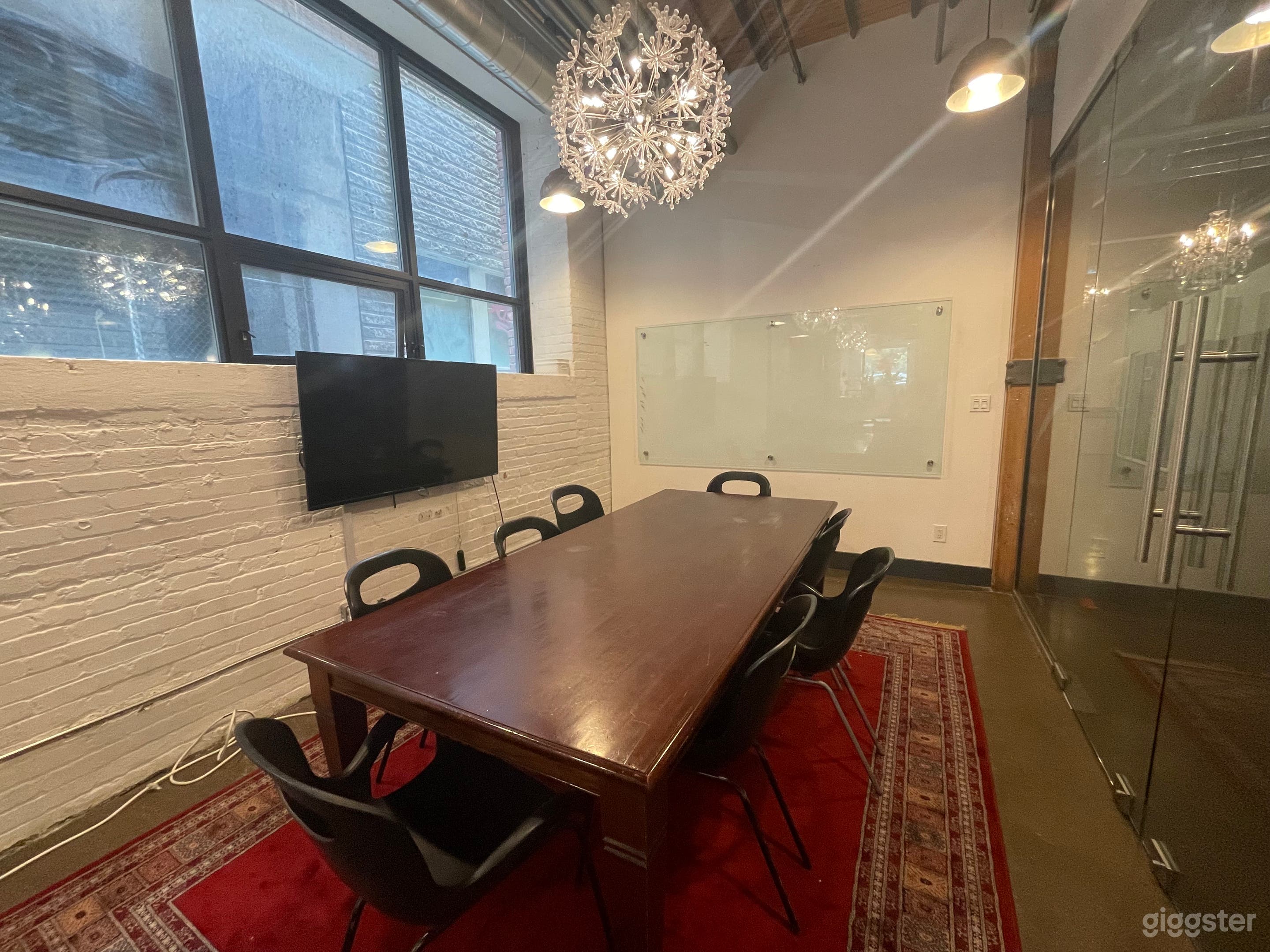 The Alterna Savings Room Photo 1