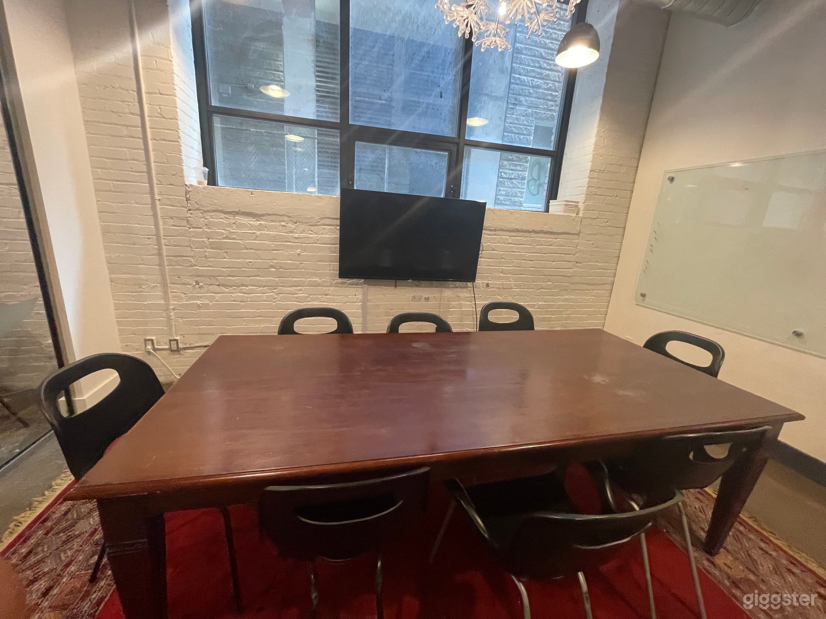 The Alterna Savings Room Photo 4