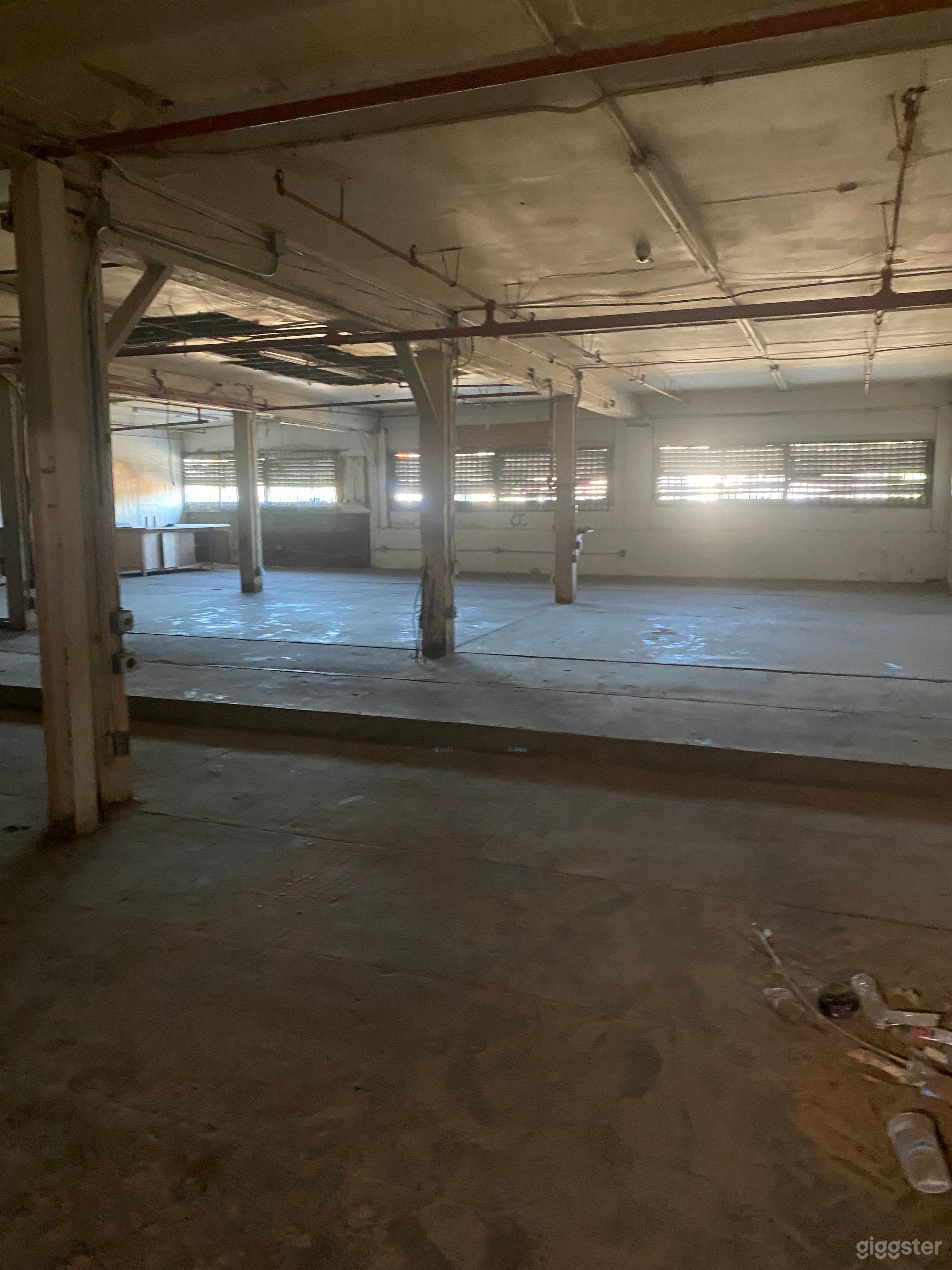 7000 sq.ft. raw space, 30' high ceilings. Skyjack at request Photo 1