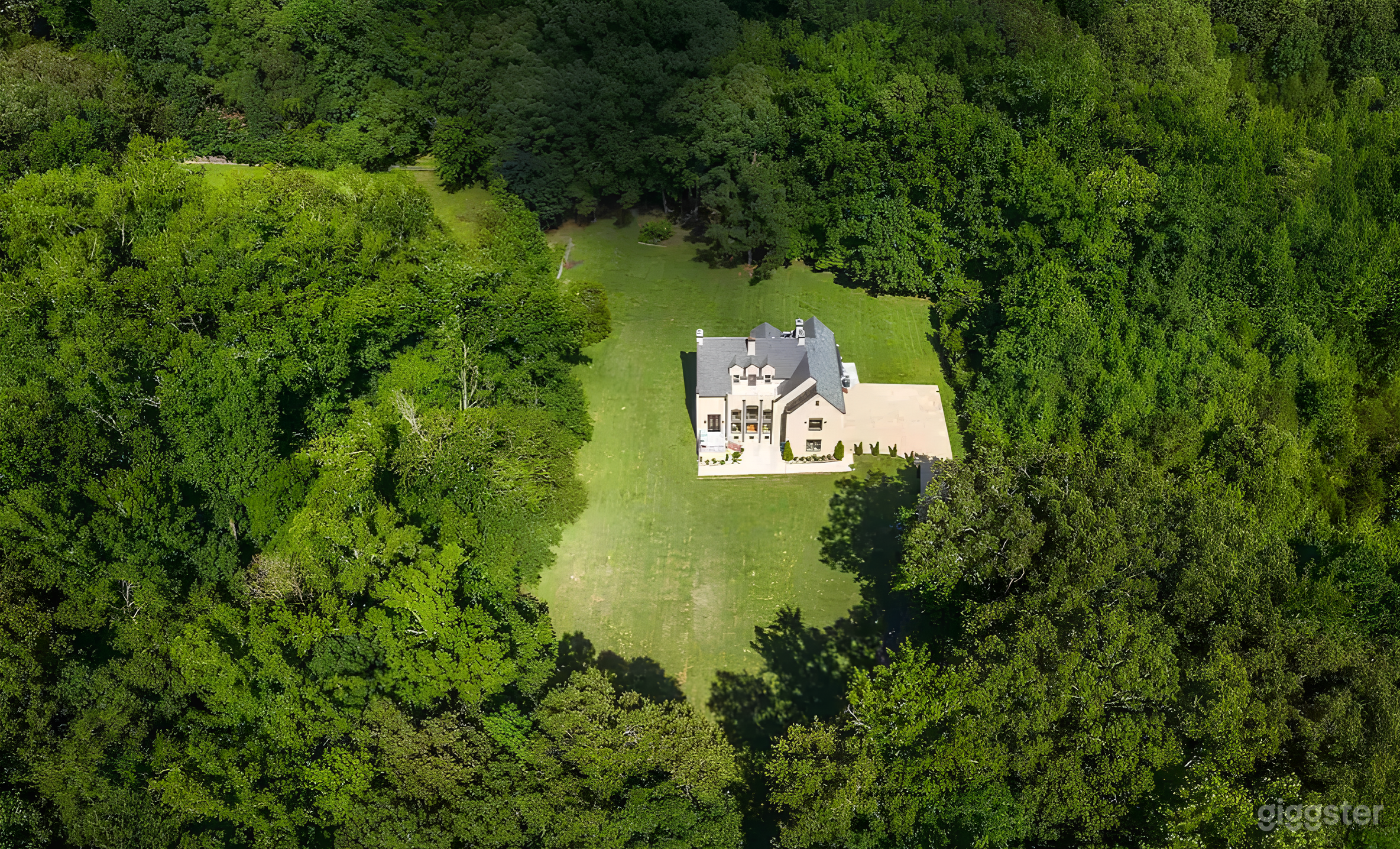 A Romantic Estate for Dreamlike Celebrations Photo 2