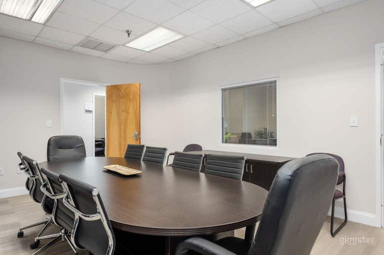  Downtown Large Conference Room 