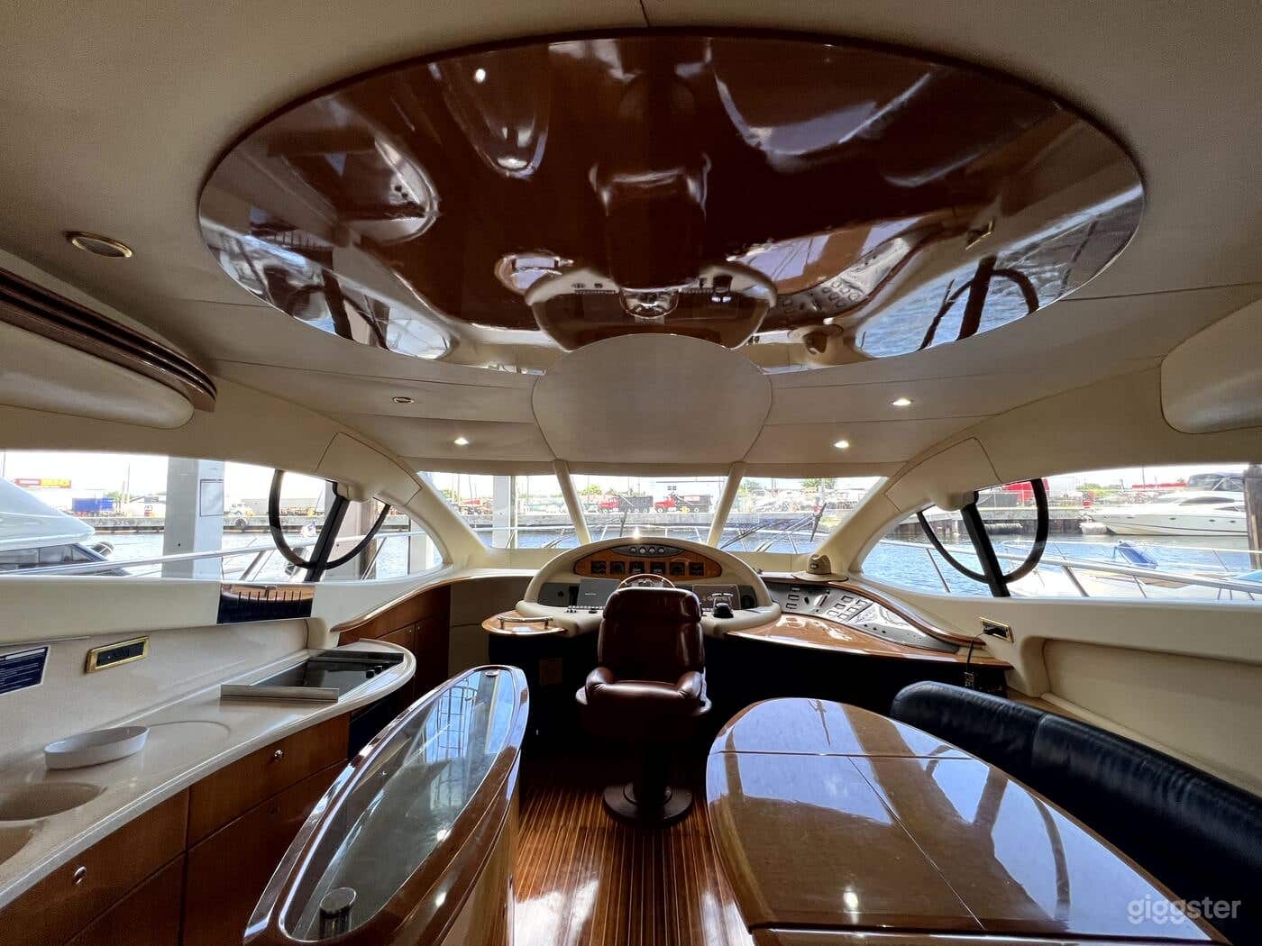 55' AZIMUT YACHT Photo 4