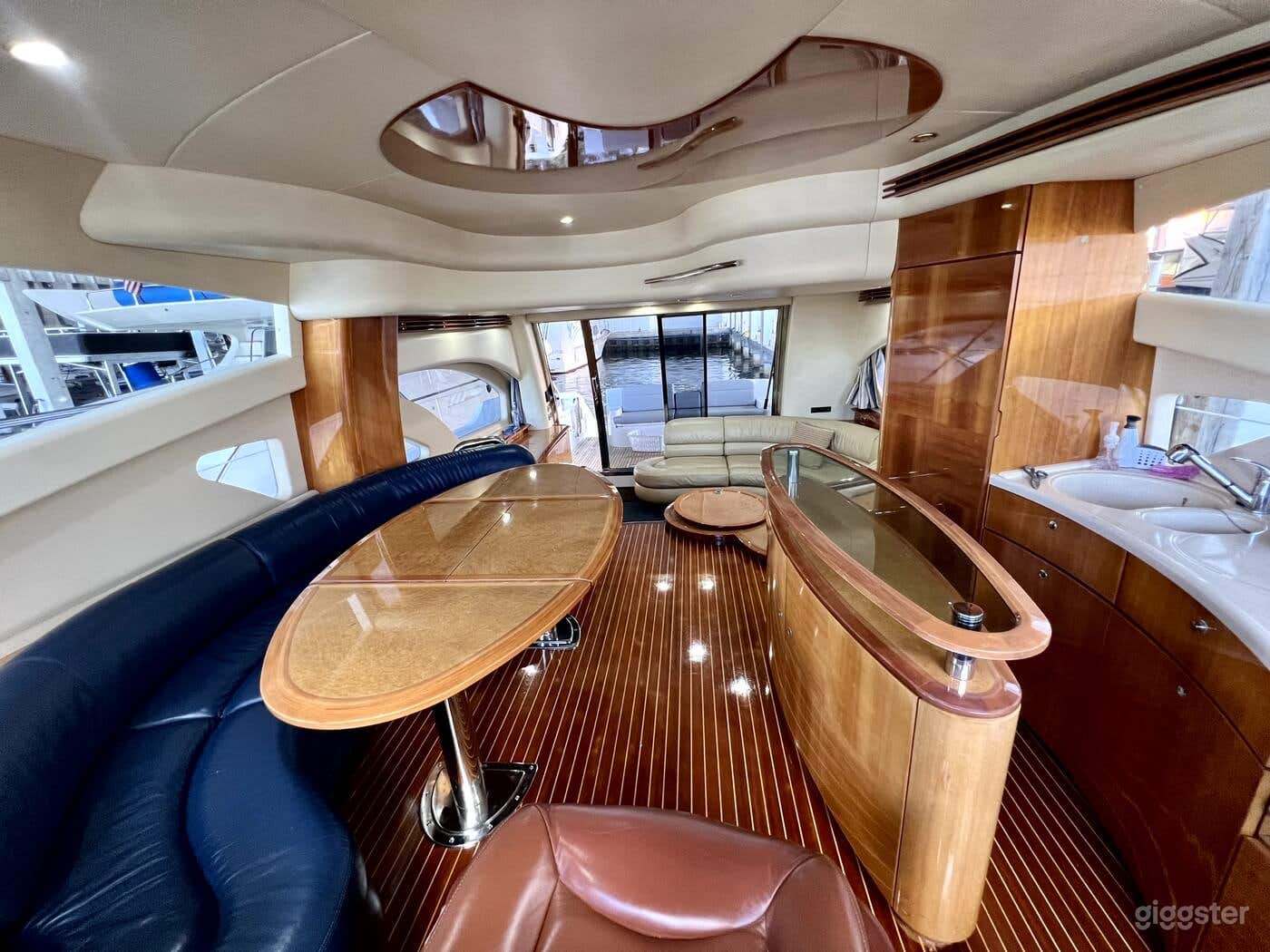 55' AZIMUT YACHT Photo 2