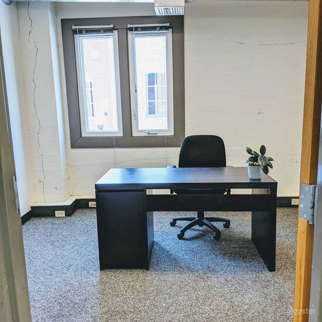 Cozy Private Office with a View in Eugene Photo 4