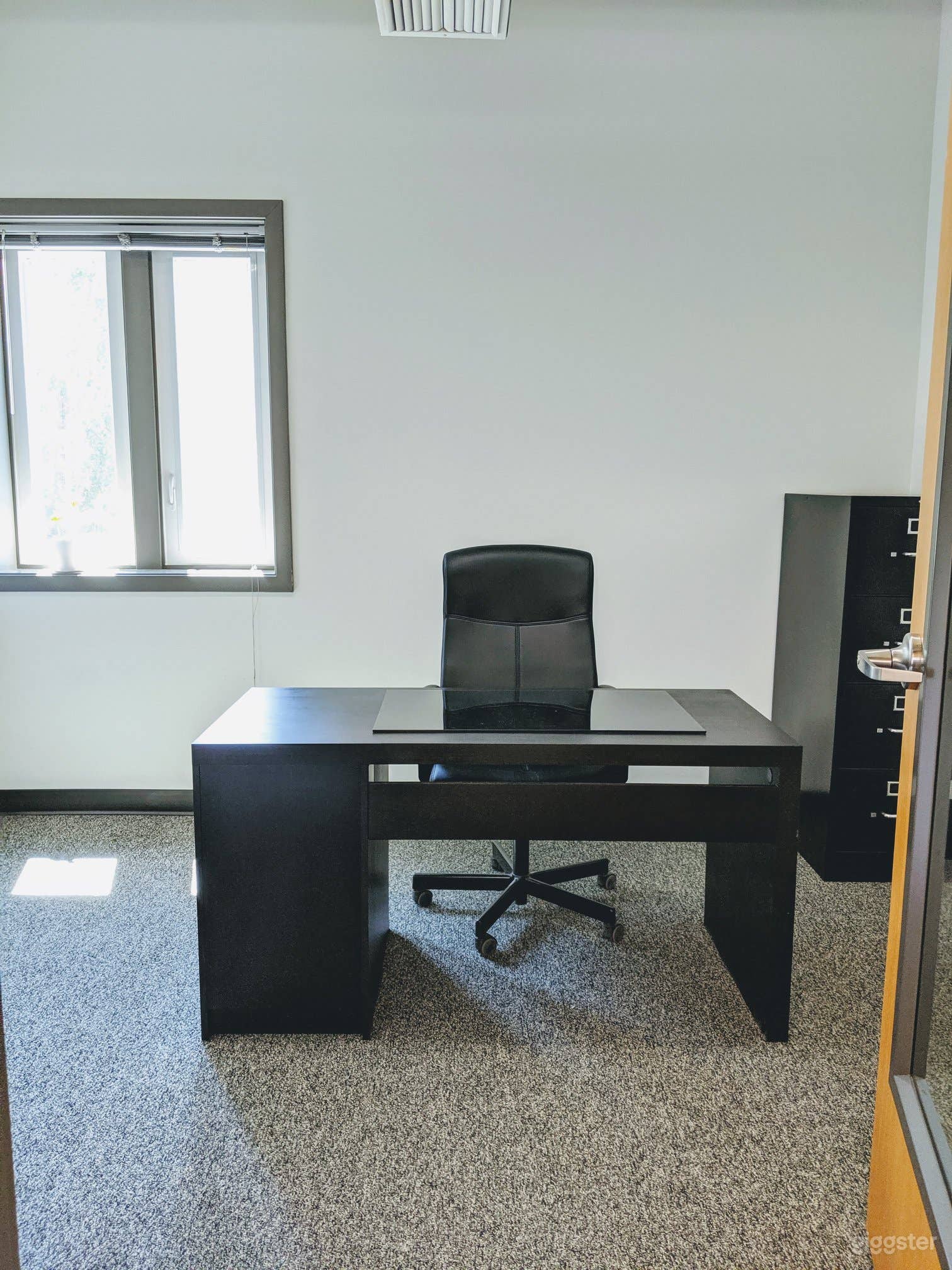 Cozy Private Office with a View in Eugene Photo 1