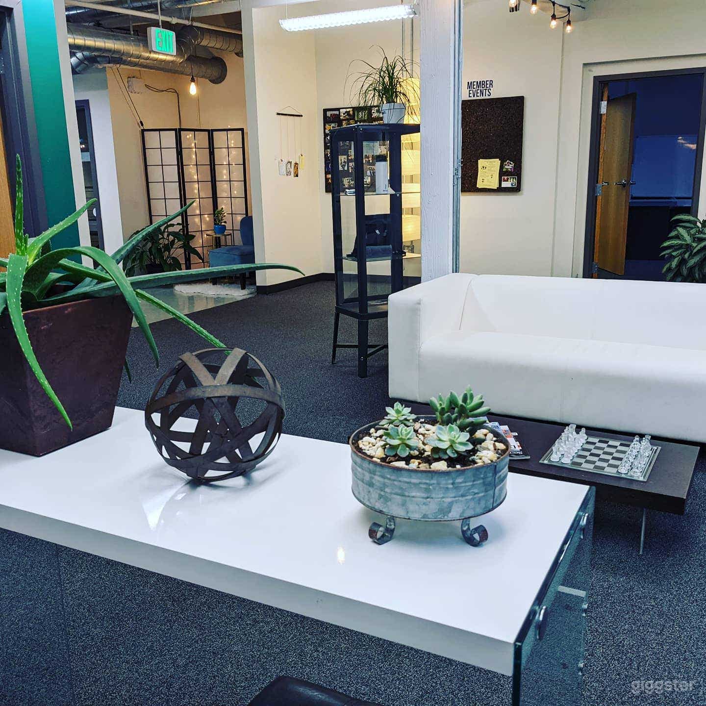 Cozy Private Office with a View in Eugene Photo 3