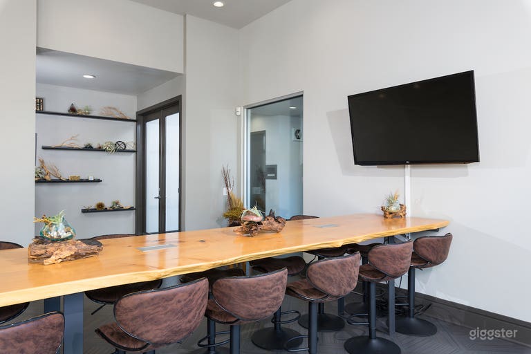  Trendy Lounge w/ Breakout Space in San Mateo 