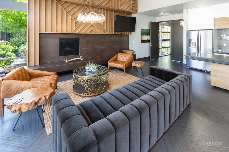  Trendy Lounge w/ Breakout Space in San Mateo 