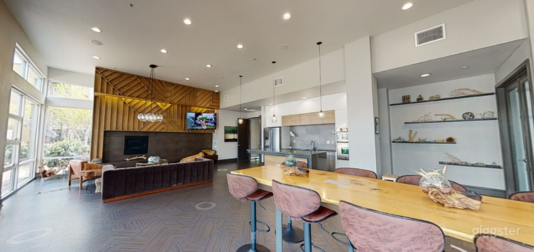  Trendy Lounge w/ Breakout Space in San Mateo 