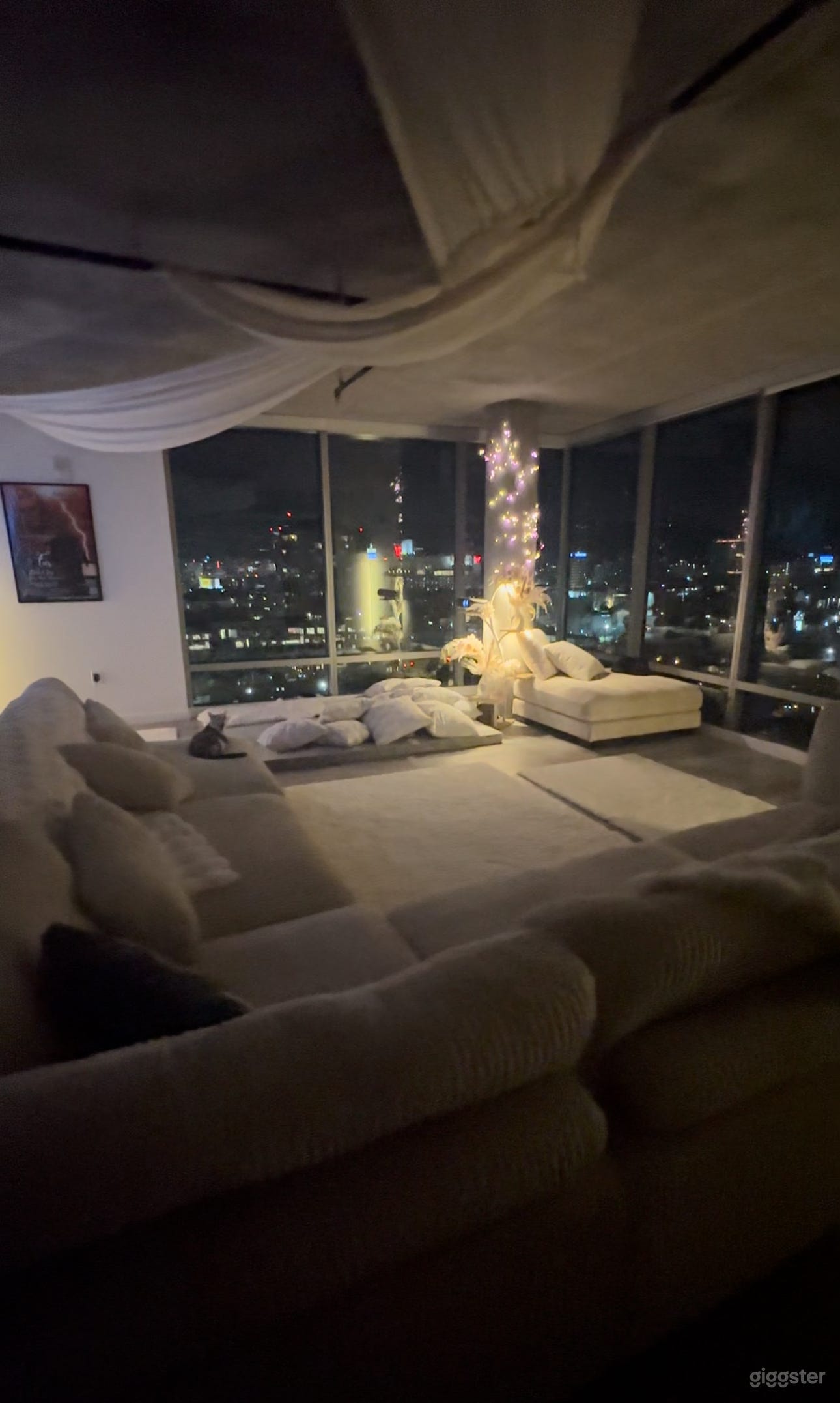 Loft with Iconic Hollywood Sign View Photo 4