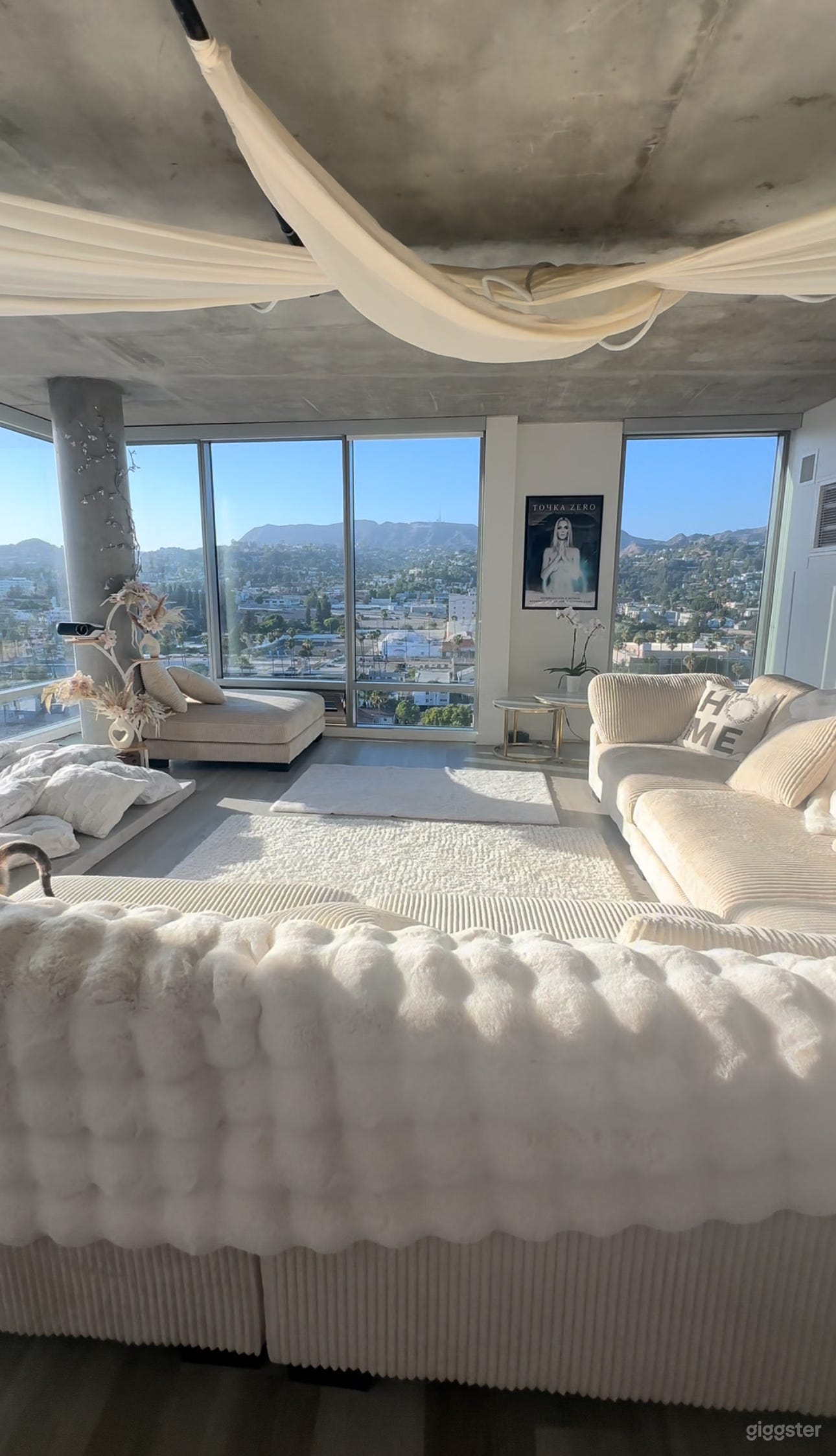 Loft with Iconic Hollywood Sign View Photo 4
