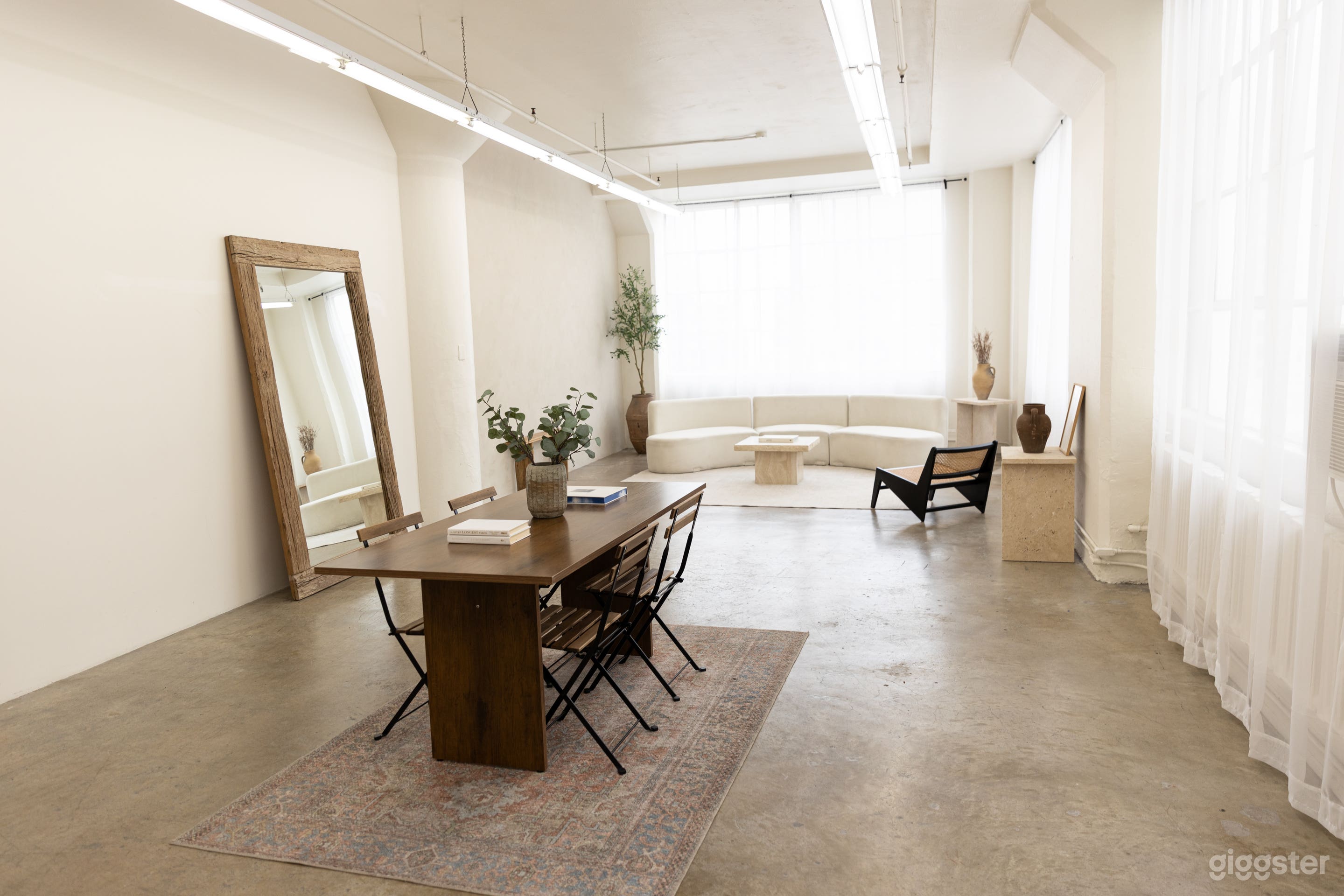 Wabi Sabi DTLA Loft w/ Stunning Light + Furniture Photo 2