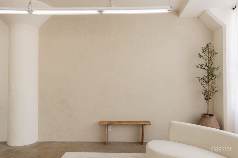  Wabi Sabi DTLA Loft w/ Stunning Light + Furniture 