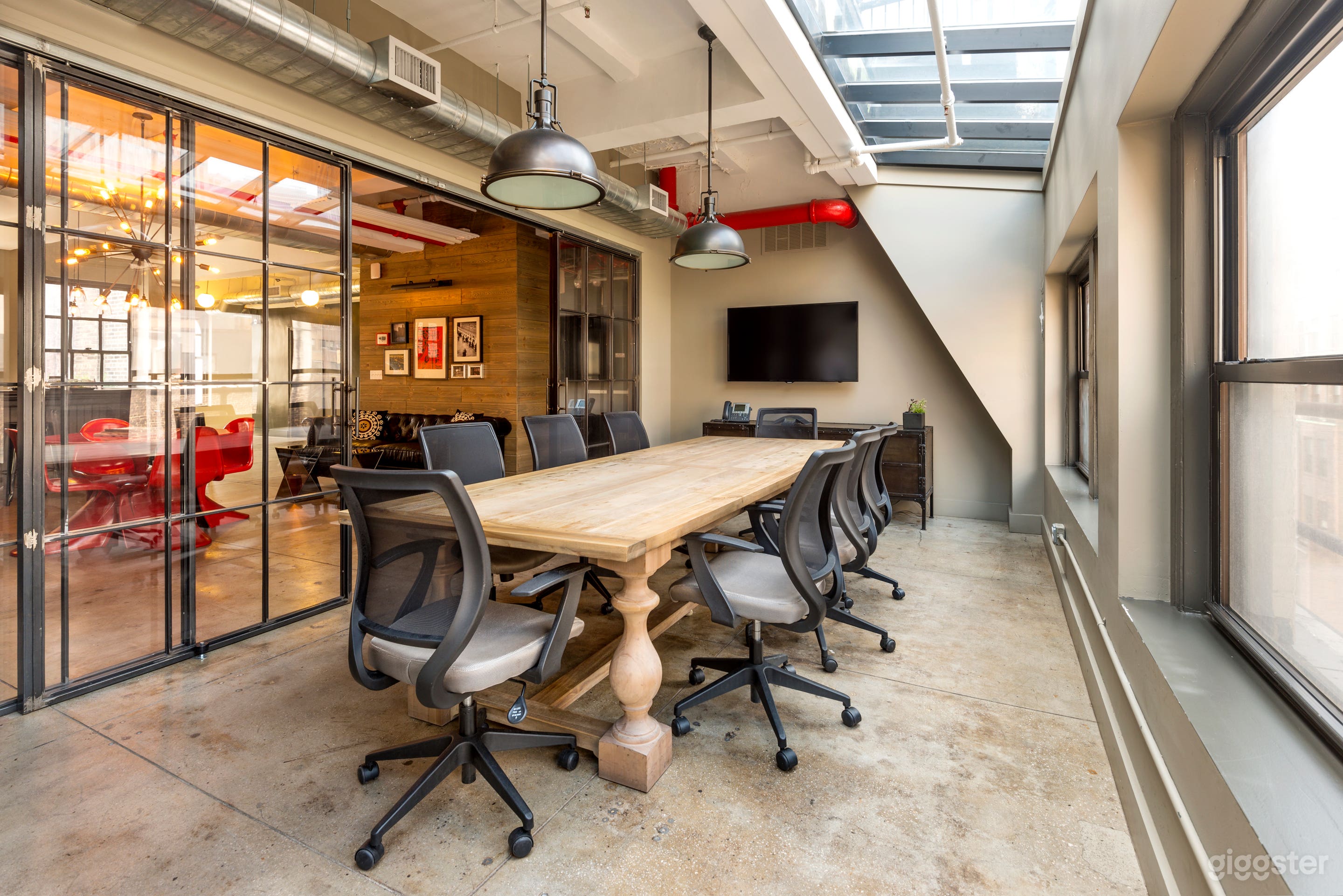 Stylish Meeting Space With Skylight Photo 1