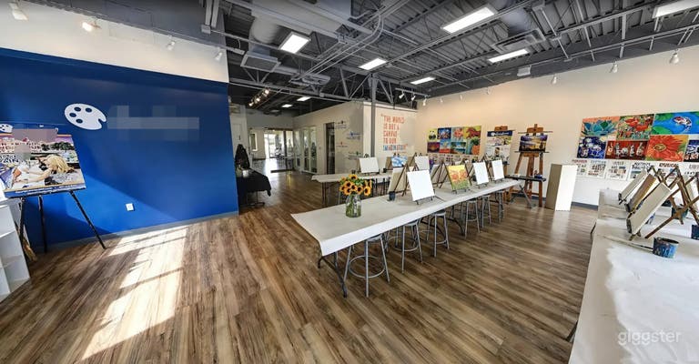  Loft-Style Lakeside Open / Art Studio in Scottsdale 