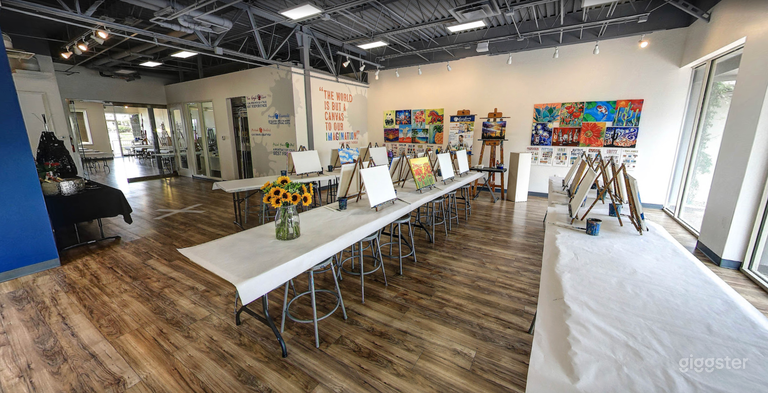  Loft-Style Lakeside Open / Art Studio in Scottsdale 