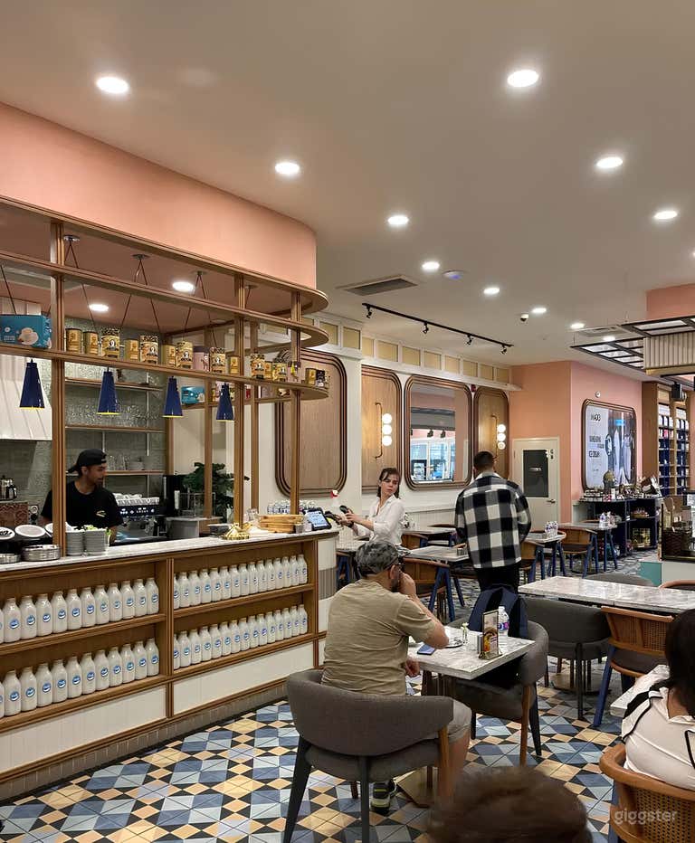  Modern & Sophisticated Restaurant 