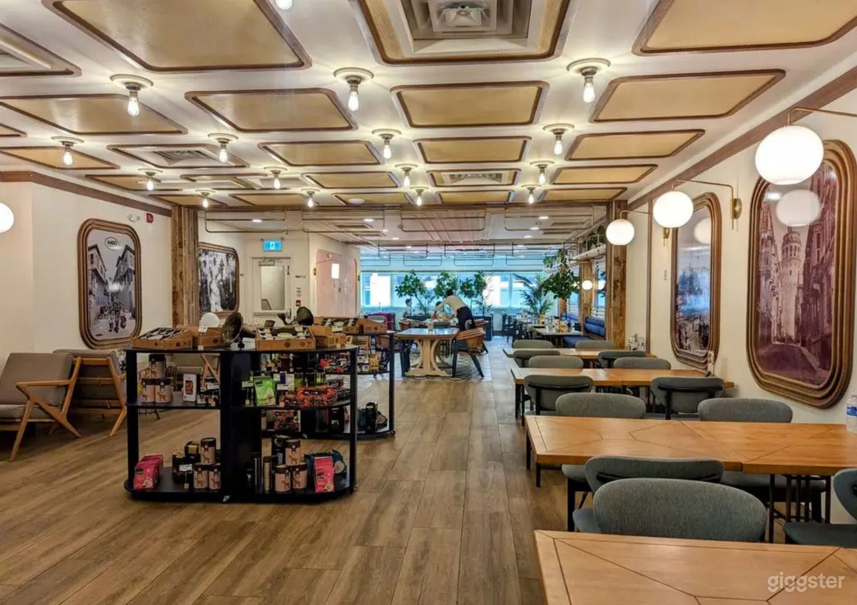 Modern &amp; Sophisticated Restaurant Photo 1